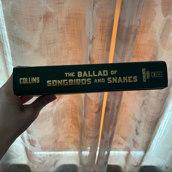 Books: Hitchhiker’s Guide/ Ballad of Songbirds - Picture 8 of 8